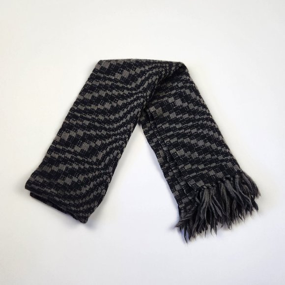 Prima Maglia Hand Loomed 100% Wool Knit Fringe Scarf - Picture 1 of 5